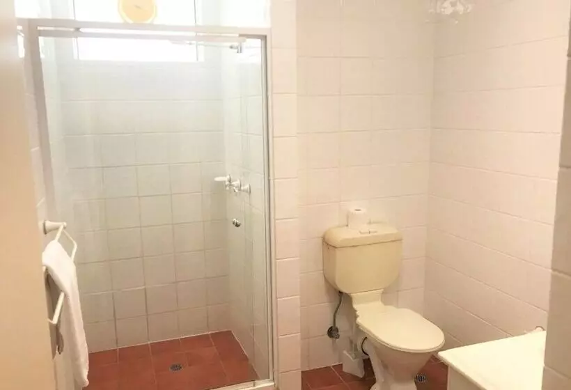 בית מלון כפרי Koala Beach Resort Cairns