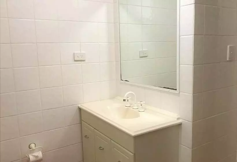 בית מלון כפרי Koala Beach Resort Cairns