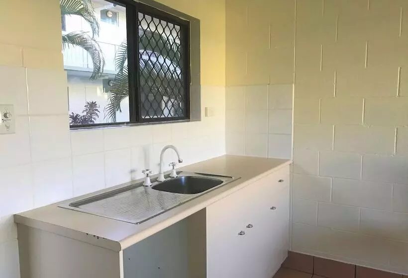 בית מלון כפרי Koala Beach Resort Cairns