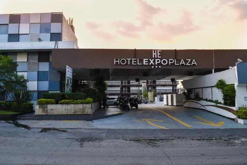 Отель Expo Plaza Business And Family Guadalajara