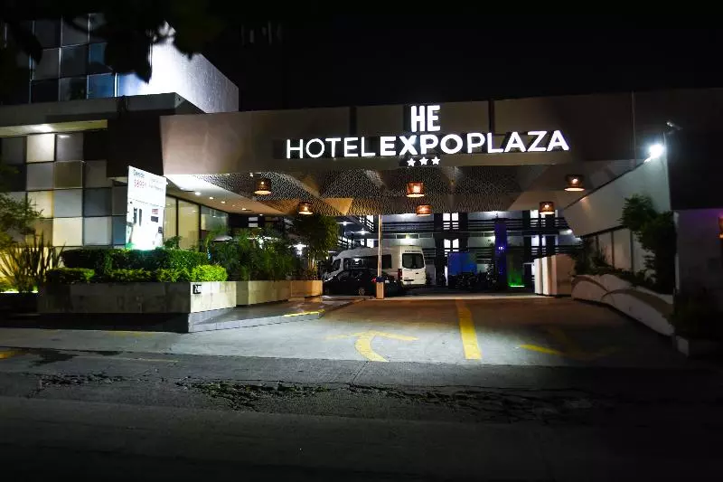 Отель Expo Plaza Business And Family Guadalajara