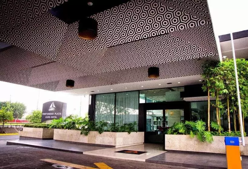 Отель Expo Plaza Business And Family Guadalajara