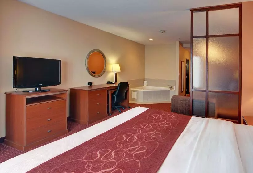 فندق Quality Suites Near Cedar Creek Lake