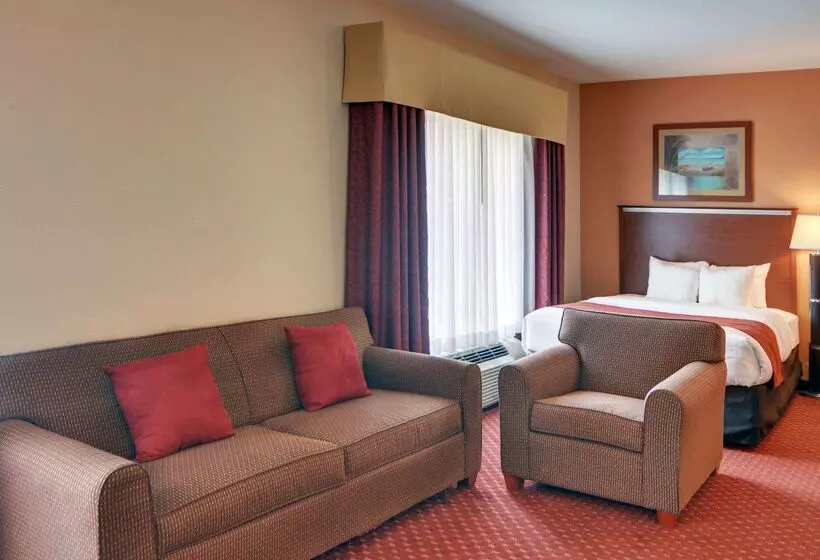 فندق Quality Suites Near Cedar Creek Lake