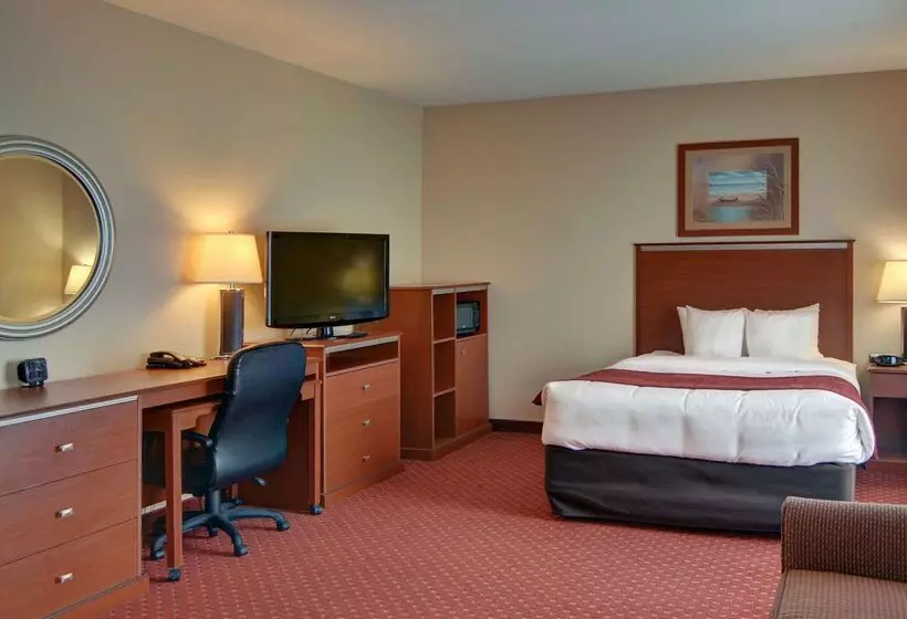 فندق Quality Suites Near Cedar Creek Lake