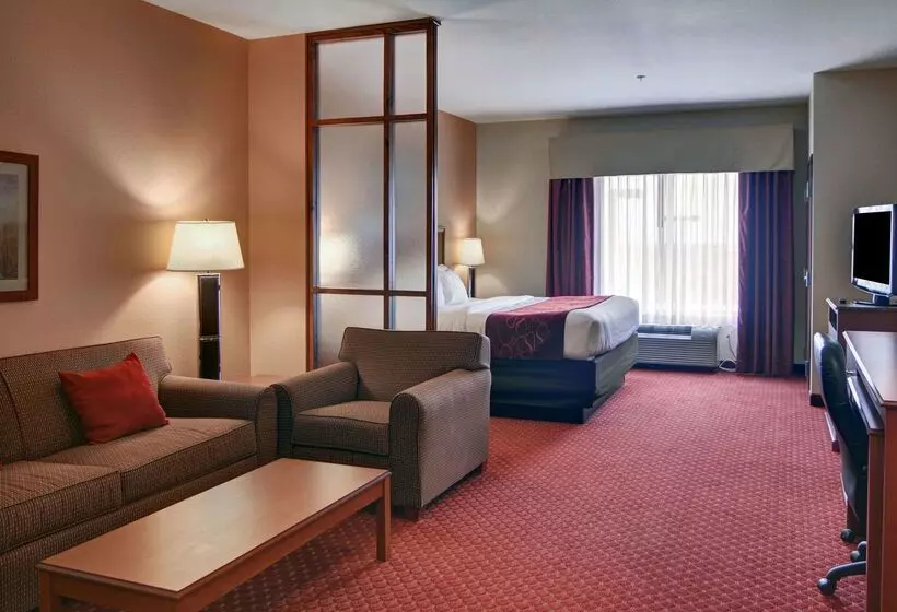 فندق Quality Suites Near Cedar Creek Lake