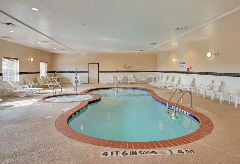 فندق Quality Suites Near Cedar Creek Lake