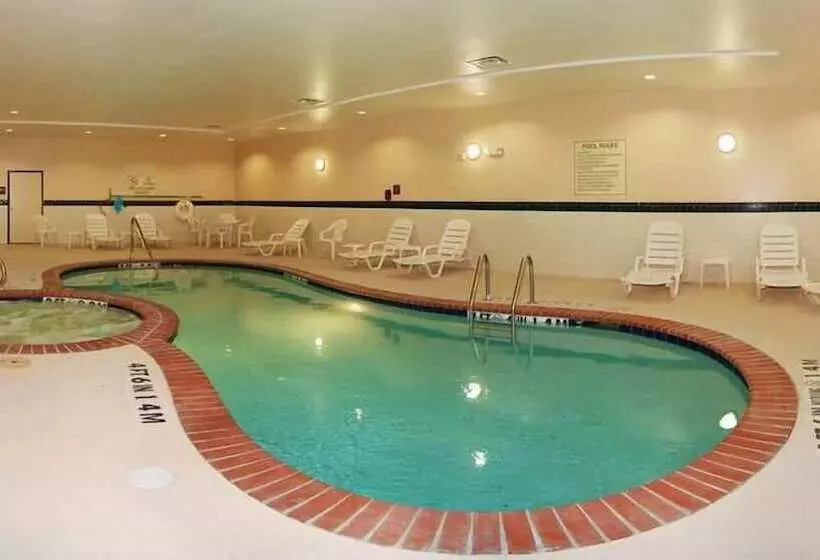 فندق Quality Suites Near Cedar Creek Lake