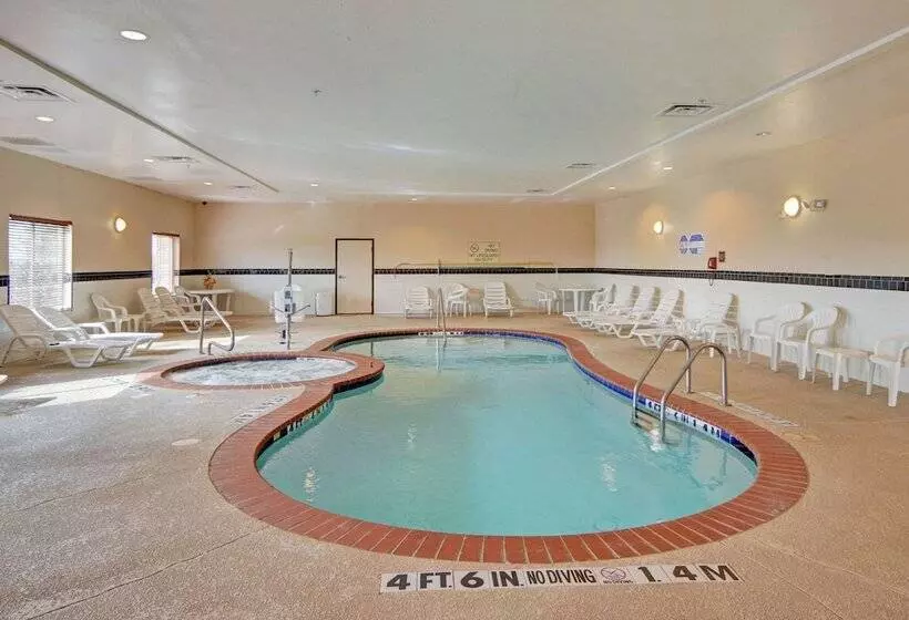 فندق Quality Suites Near Cedar Creek Lake