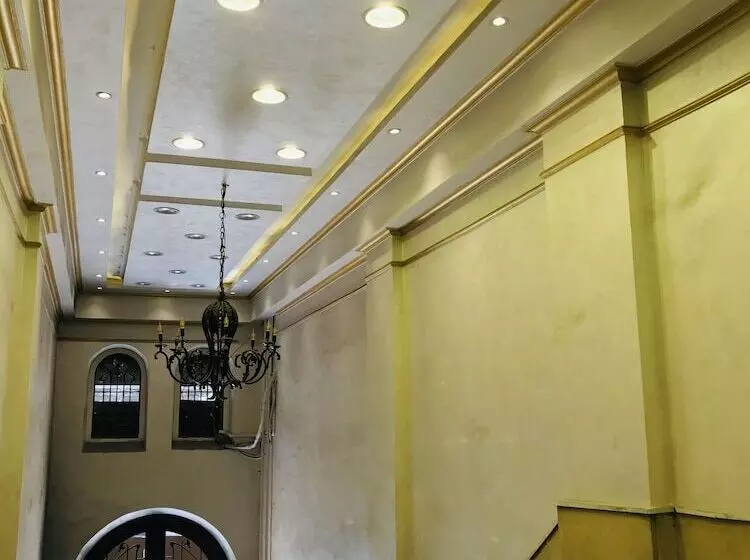 هاستل The Emerald