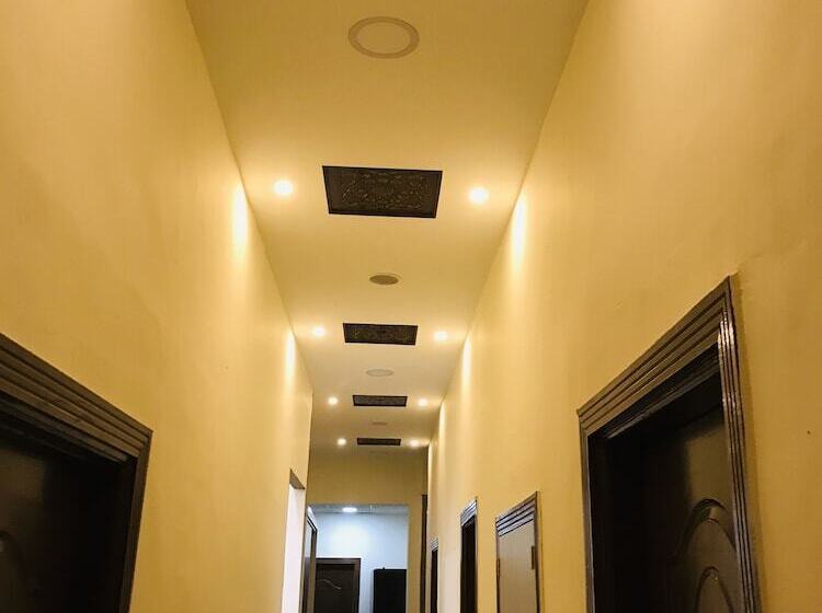 هاستل The Emerald