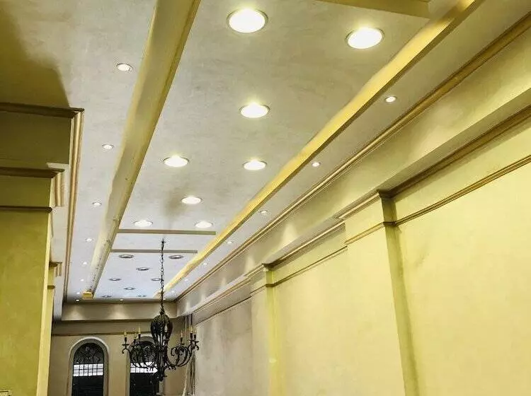 هاستل The Emerald