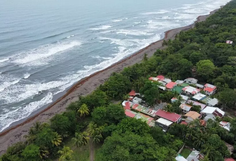Aamiaismajoitus (B&B) El Icaco Tortuguero