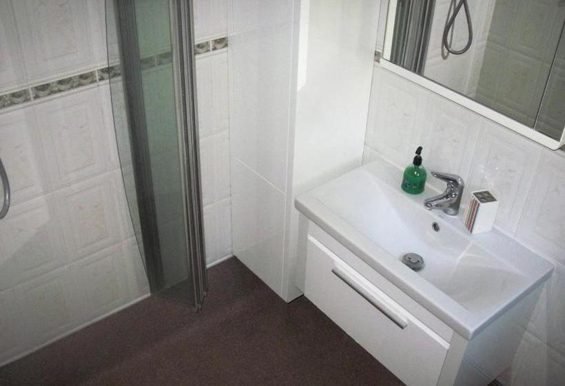 住宿加早餐  Shrubdown