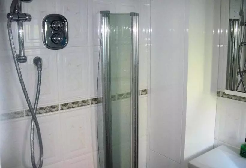 Bed and Breakfast Shrubdown