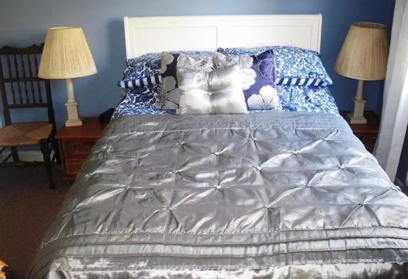 Bed and Breakfast Shrubdown