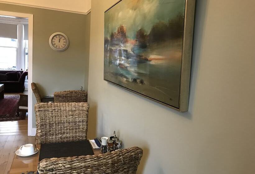 مبيت وإفطار Bythesea Guest House