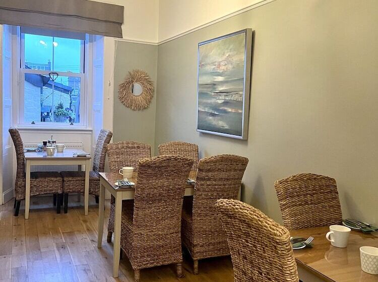 مبيت وإفطار Bythesea Guest House