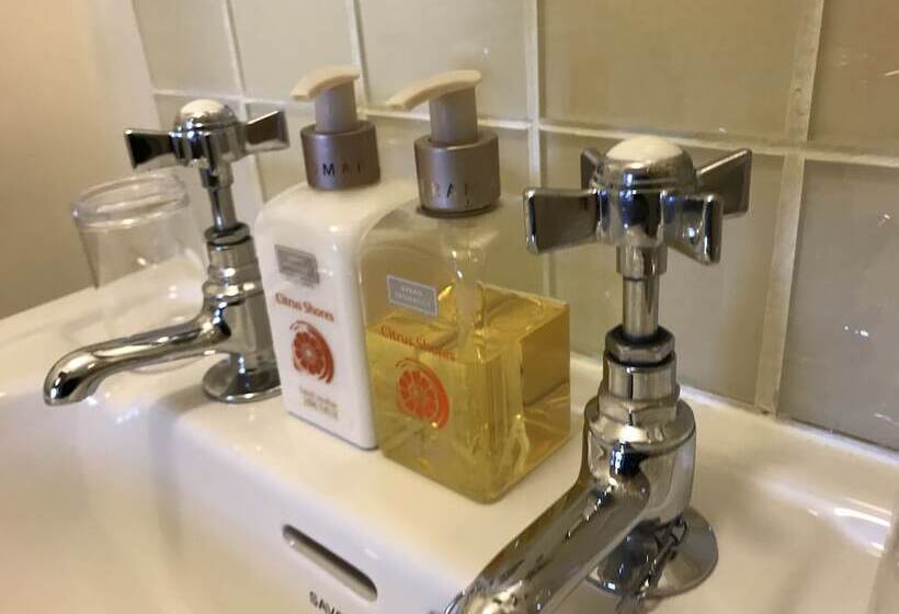 مبيت وإفطار Bythesea Guest House