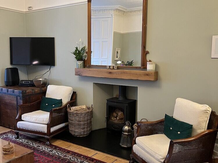 مبيت وإفطار Bythesea Guest House