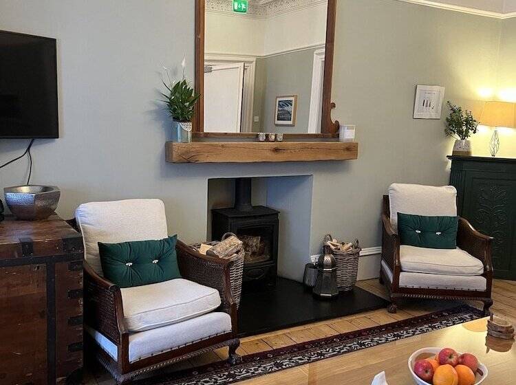 مبيت وإفطار Bythesea Guest House