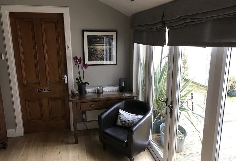 مبيت وإفطار Bythesea Guest House