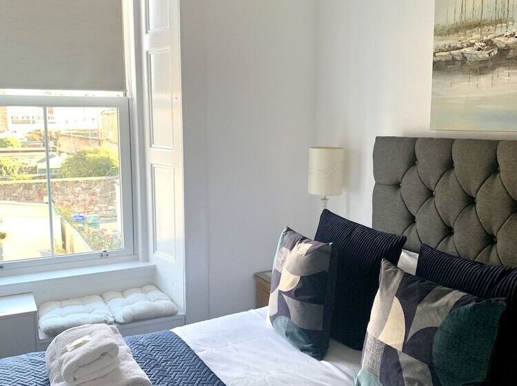 مبيت وإفطار Bythesea Guest House