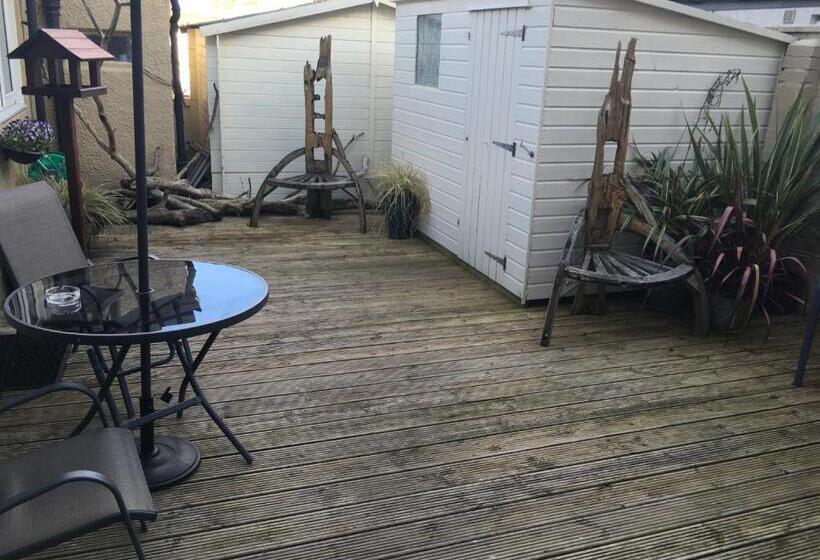 مبيت وإفطار Bythesea Guest House