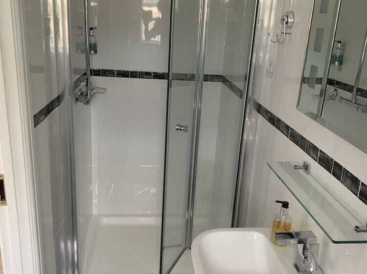 בית מלון כפרי Avonpark House