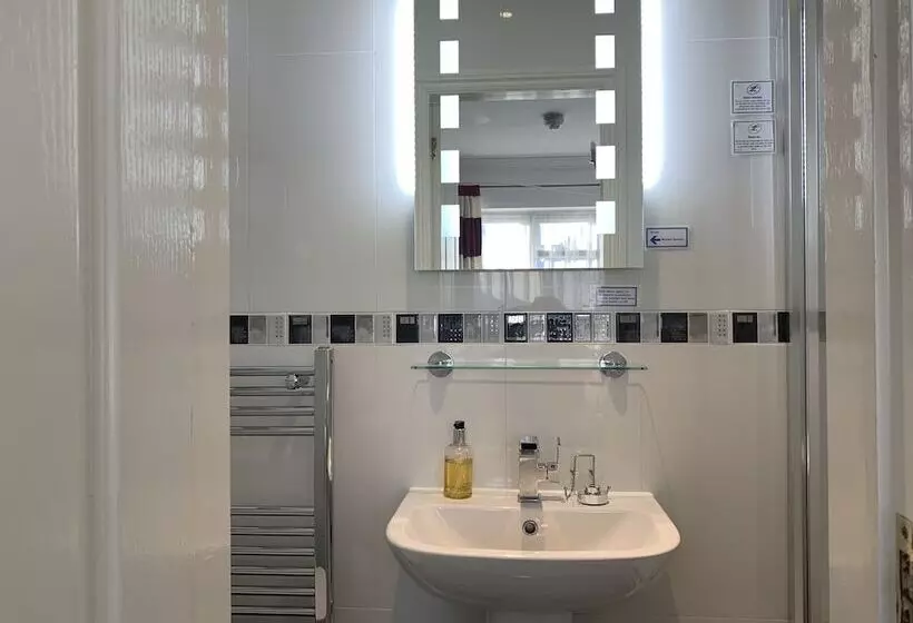 בית מלון כפרי Avonpark House