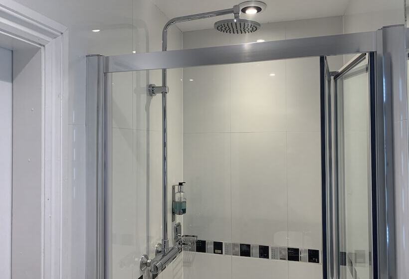 בית מלון כפרי Avonpark House