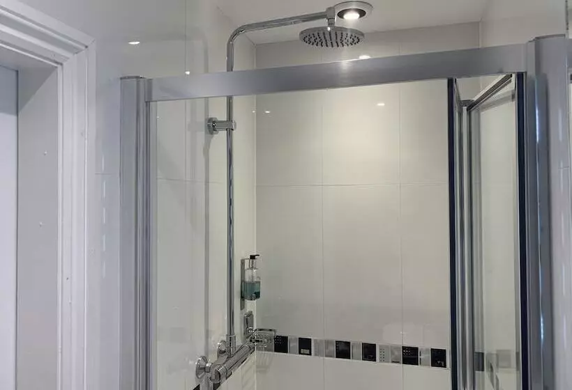 בית מלון כפרי Avonpark House