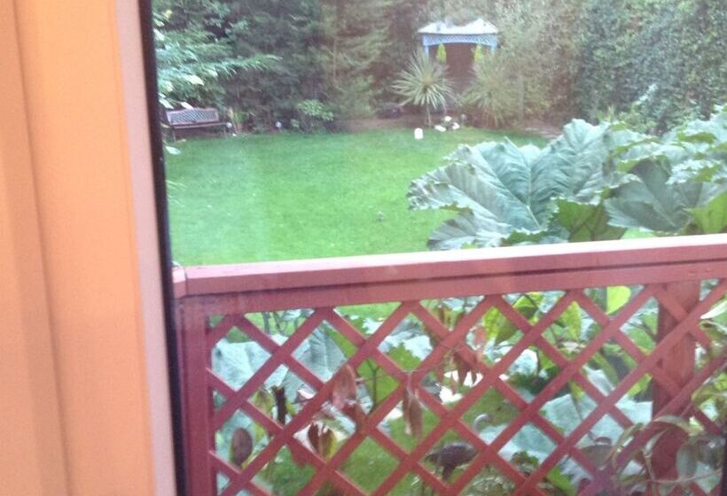 בית מלון כפרי Avonpark House