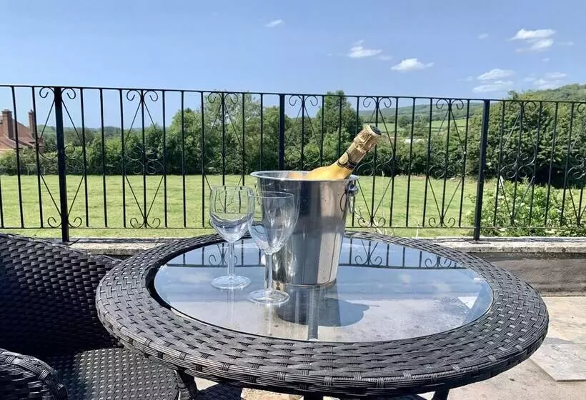 Hotel Beaconsfield Farm