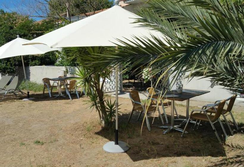 בית מלון כפרי Canal Aigues Mortes