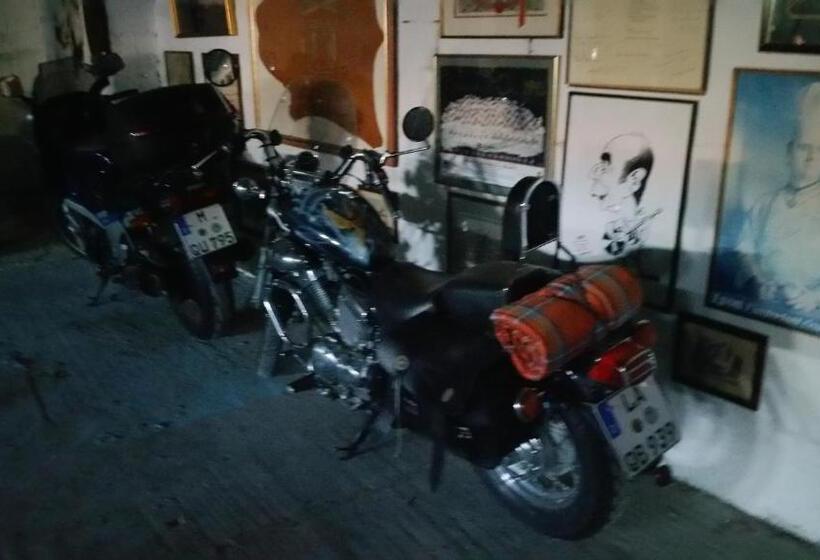 בית מלון כפרי Canal Aigues Mortes