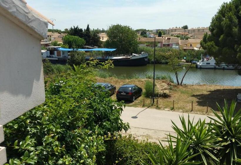 בית מלון כפרי Canal Aigues Mortes