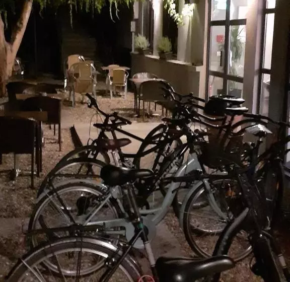 Hotel Canal Aigues Mortes