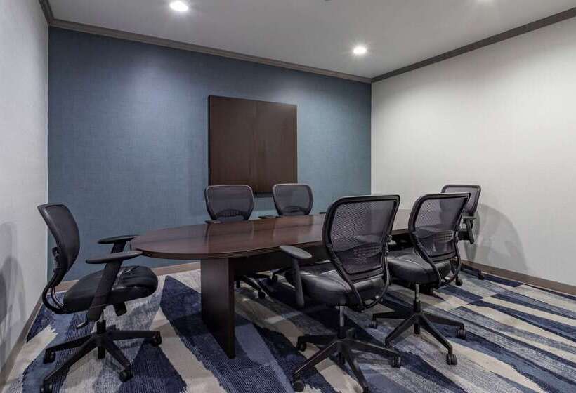 Отель Comfort Suites Natchitoches