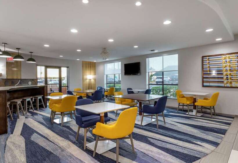 Отель Comfort Suites Natchitoches