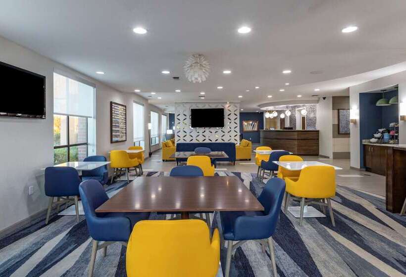 Отель Comfort Suites Natchitoches