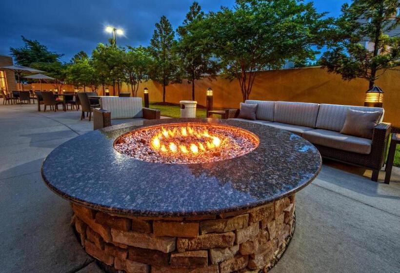 فندق Courtyard Newport News Airport