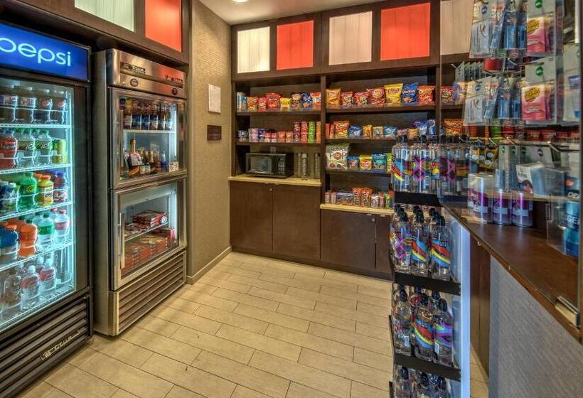 فندق Courtyard Newport News Airport