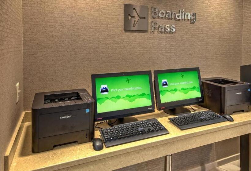 فندق Courtyard Newport News Airport