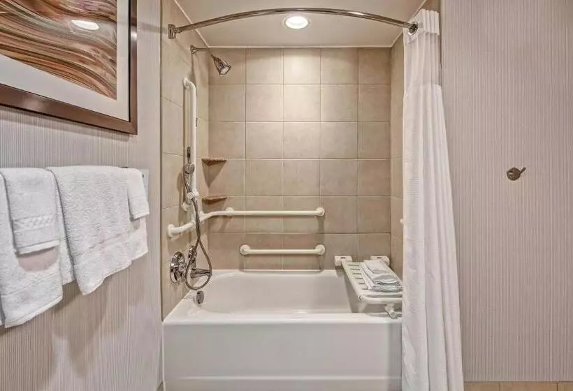 ホテル Courtyard Newport News Airport