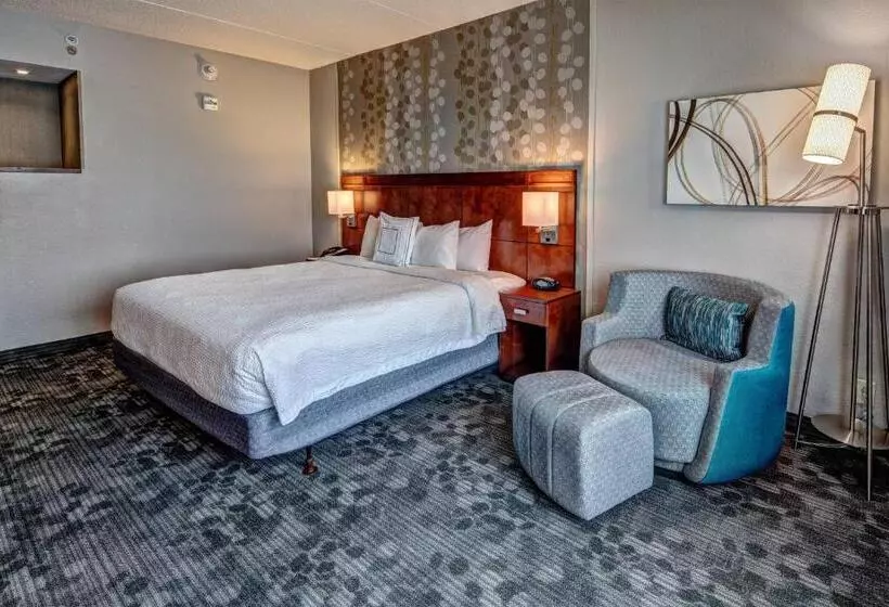 ホテル Courtyard Newport News Airport