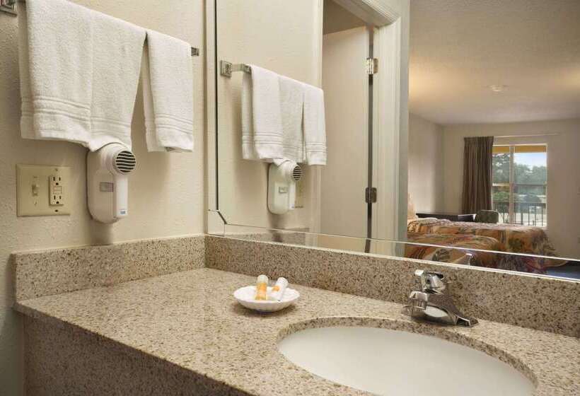 Отель Days Inn By Wyndham Alma