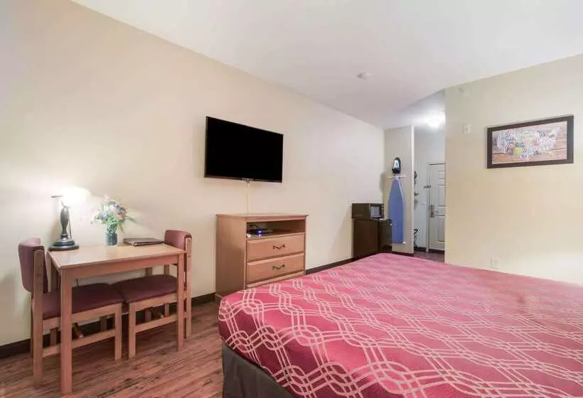 Szálloda Econo Lodge Inn & Suites