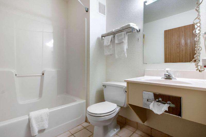 בית מלון כפרי Econo Lodge Oacoma