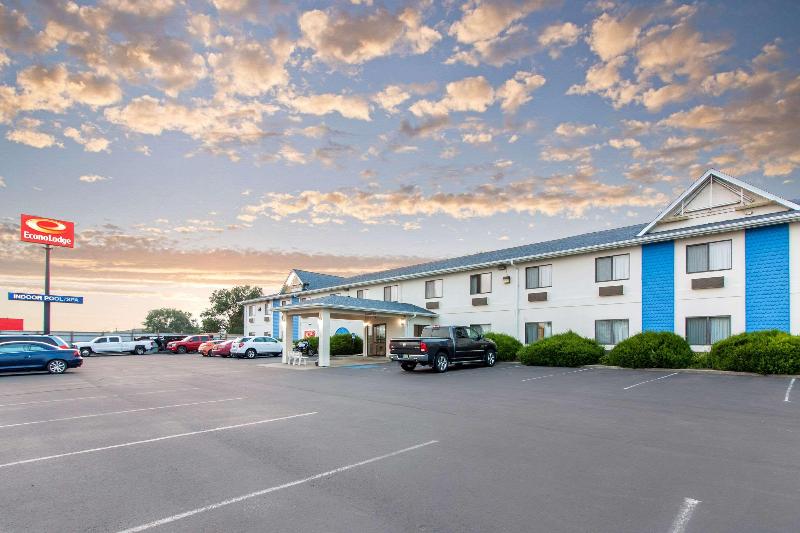 בית מלון כפרי Econo Lodge Oacoma